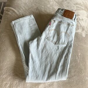 Women’s Levi jeans. Size 26 straight cut.